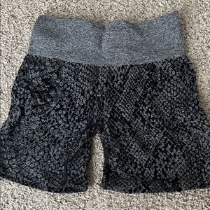 NVGTN Gray and Black Patterned Bike Shorts